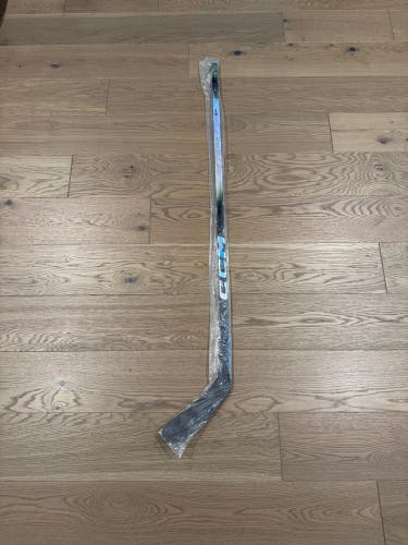 BRAND NEW Intermediate 55 Flex CCM JetSpeed FT8 Pro Right Handed Hockey Stick P28