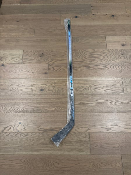 BRAND NEW Intermediate 55 Flex CCM JetSpeed FT8 Pro Right Handed Hockey Stick P28