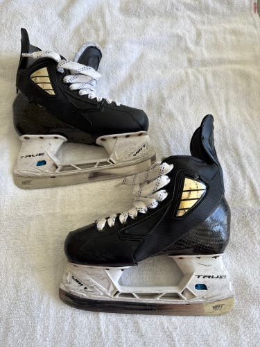 True Pro Custom Hockey Skates Size 4.5 (Used)