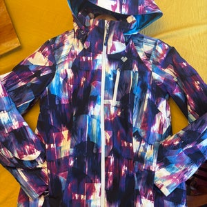 Women’s Ski parka Obermeyer size 4. Waterproof and insulated.  All features.  Lots of pockets.