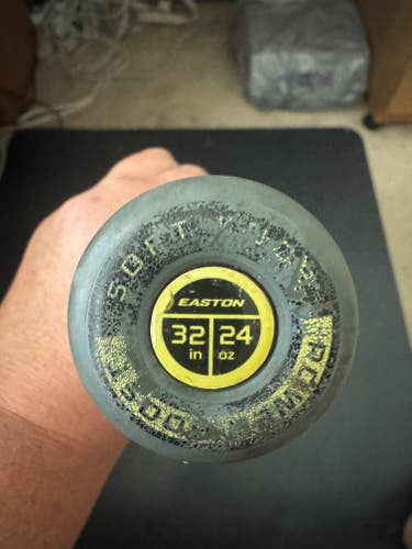 Easton Hype Fire Composite Bat (-8) 24 oz 32" (Used)