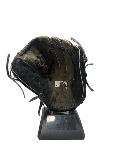 Used Wilson A03RB1585120 BB/SB Glove RH Throw Black And Grey 12" 11835-S000199513