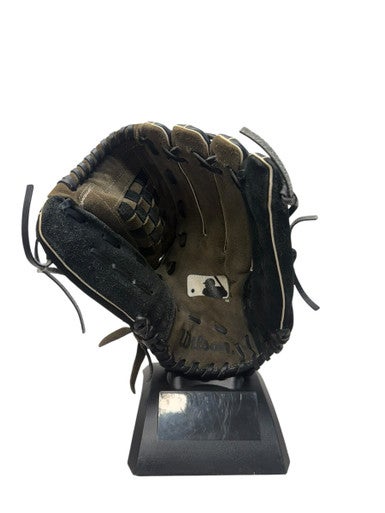 Used Wilson A03RB1585120 BB/SB Glove RH Throw Black And Grey 12" 11835-S000199513