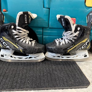 2022 CCM AS-V Pro Hockey Skates Wide Width Pro Stock 7 (Used)