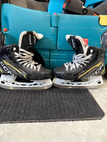 2022 CCM AS-V Pro Hockey Skates Wide Width Pro Stock 7 (Used)