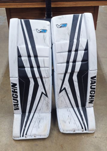 2020 33"+2 Vaughn Velocity V9 Pro Goalie Leg Pads (Used)