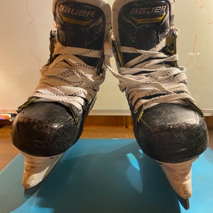 Bauer Supreme Ignite Pro Hockey Skates Extra Wide Width Size 5.5 (Used)