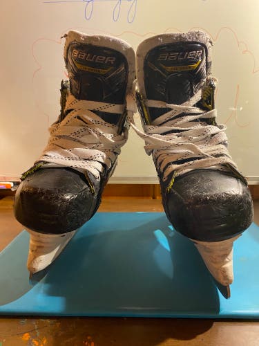Bauer Supreme Ignite Pro Hockey Skates Extra Wide Width Size 5.5 (Used)
