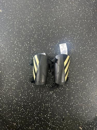 Used Adidas Soccer Shin Guards Youth Black SM 11849-S000032777