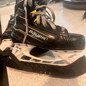 2024 Bauer Supreme M40 Hockey Skates Regular Width Size 3.5 (Used)