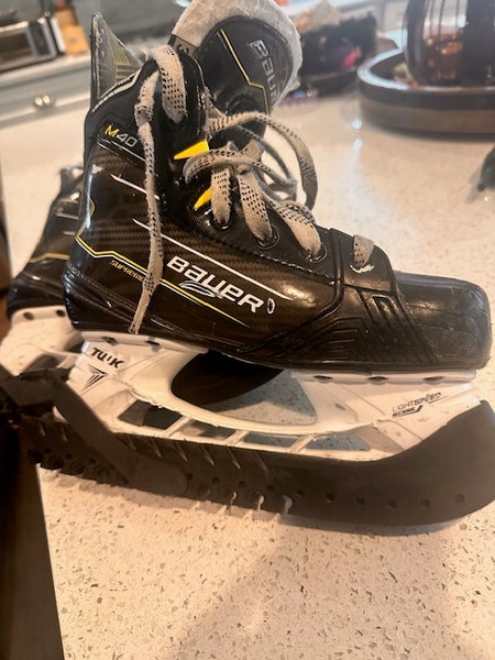 2024 Bauer Supreme M40 Hockey Skates Regular Width Size 3.5 (Used)