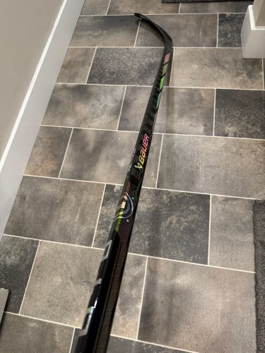 Senior Bauer Proto-R Right Handed Hockey Stick P28 / 77 Flex (New)