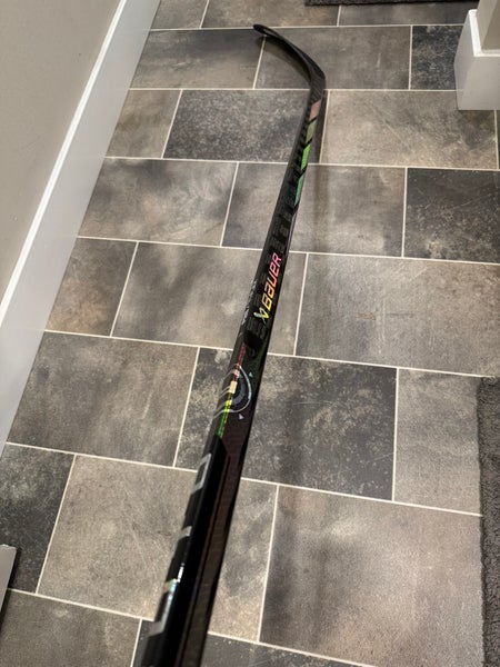 Senior Bauer Proto-R Right Handed Hockey Stick P28 / 77 Flex (New)