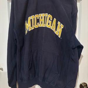 XL University of Michigan (Embroidered) Sweatshirt