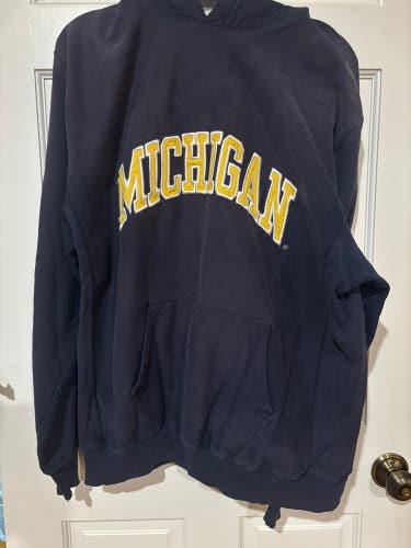 XL University of Michigan (Embroidered) Sweatshirt