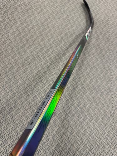 Intermediate Black CCM JetSpeed FT8 Pro Right Handed Hockey Stick P28+1/4 (New) 65 flex