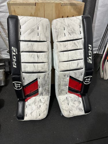 31" +1 Warrior Ritual GT2 Goalie Leg Pads (Used)