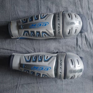 Junior CCM Vector 13" Shin Pads (Used)