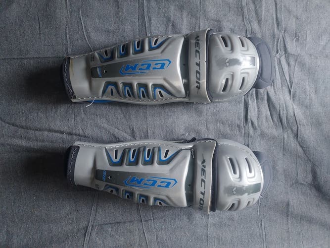 Junior CCM Vector 13" Shin Pads (Used)