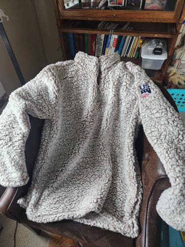 Fluffy XL pullover with US ski team patch.  Like new