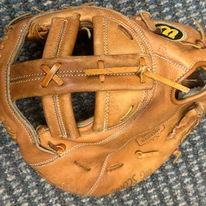 Wilson A2800 RH First Base Baseball Glove 11.25" (Used)