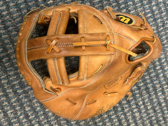 Wilson A2800 RH First Base Baseball Glove 11.25" (Used)