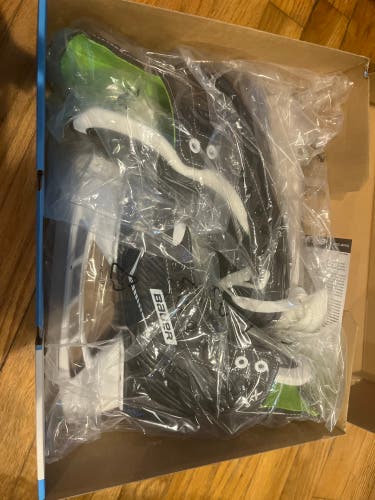 Bauer XLS Hockey Skates Size 5 (New)