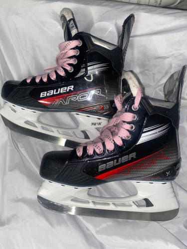 Bauer Vapor 3X Hockey Skates Regular Width 5.5 (Used)