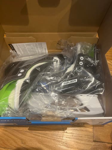 Bauer XLS Hockey Skates Size 4 (New)