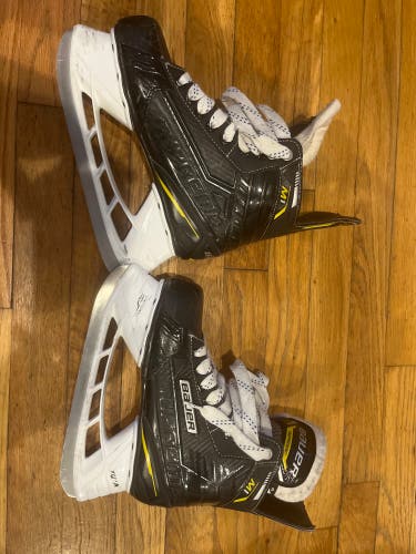 Bauer Supreme M1 Hockey Skates Size 3 (Used)