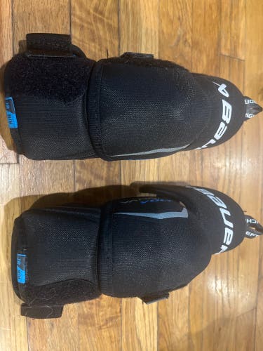 Junior Medium Bauer Vapor Volt Elbow Pads (Used)
