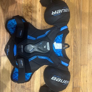 Medium Junior Bauer Vapor Shoulder Pads (New)