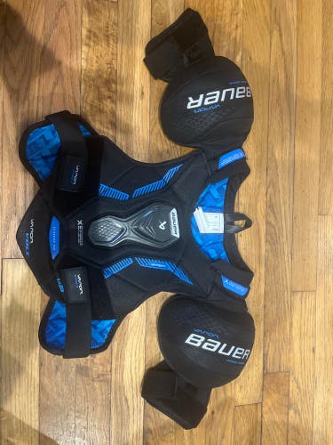 Medium Junior Bauer Vapor Shoulder Pads (New)