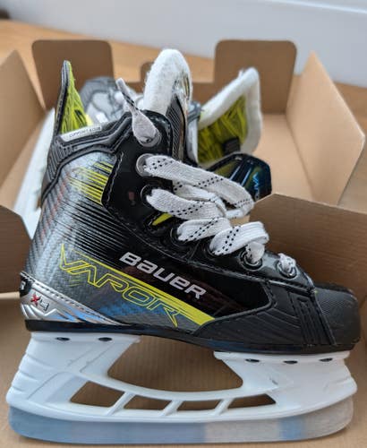 Almost New - 2025 Bauer Vapor X4 Hockey Skates Youth 11.5