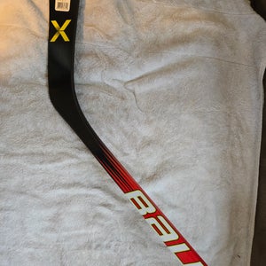 Junior Bauer Bauer Vapor League Right Handed Hockey Stick P28Y (New)