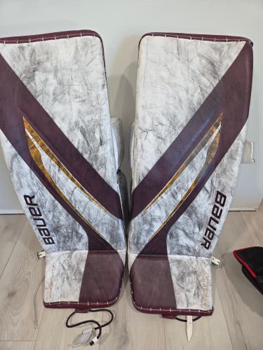 Small 2023 Bauer Hyperlite 2 Goalie Leg Pads (Used)