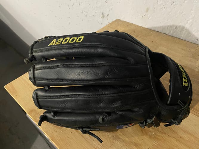Wilson A2000 RH Outfield Baseball Glove 12.5" (Used)
