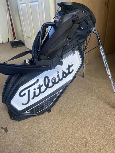 New Titleist Premium Tour Stand Bag 4 Way