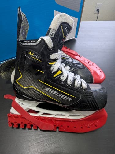 Bauer Supreme M40 Hockey Skates Regular Width 12y (Used)