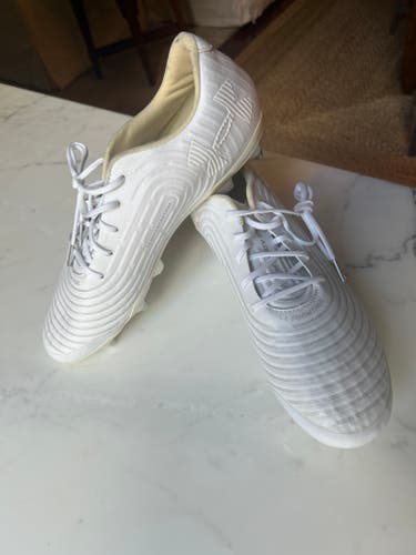 White Unisex Size M 12.0 (W 13.0) Under Armour Magnetico pro fg Turf Cleats Cleats (New)