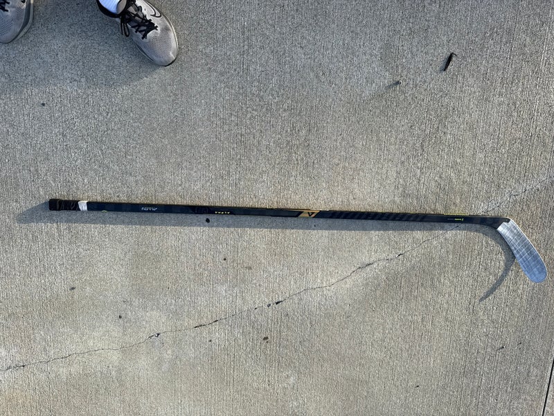 Intermediate Warrior Alpha LX3 Pro Right Handed Hockey Stick W28 (Used)