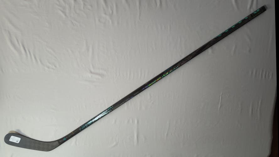 Senior Bauer Twitch Right Handed Hockey Stick P28 (New)