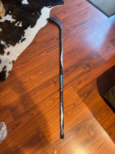 Senior Bauer Vapor FlyLite Right Handed Hockey Stick P92 (New)