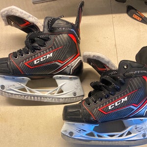 CCM JetSpeed FT370 Hockey Skates Regular Width Size 2.5 (Used)