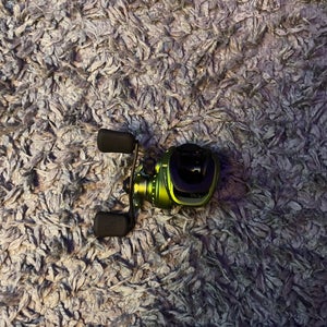 Bait caster fishing reel, hardly use.
