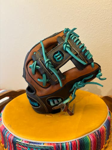 Wilson A2000 RH Infield Baseball Glove 11.25" (Used)