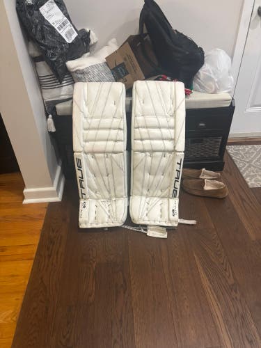 33" True Catalyst 9X3 Goalie Leg Pads (Used)