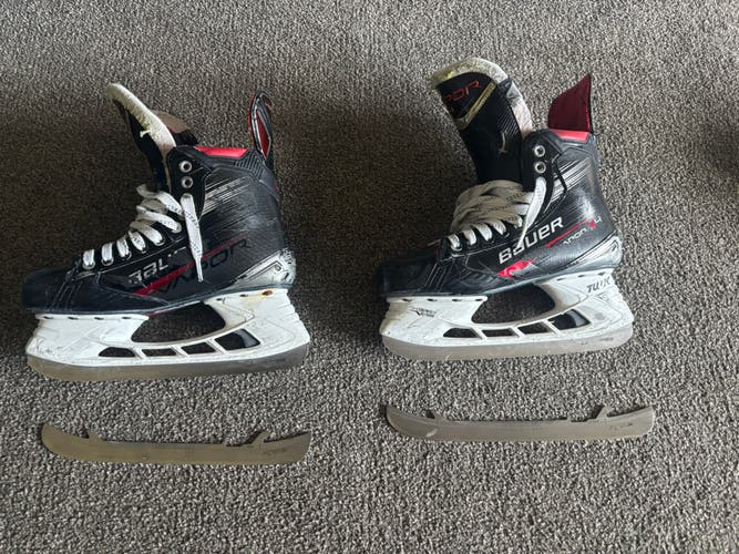 Bauer Vapor X4 Hockey Skates 7.5 (Used)