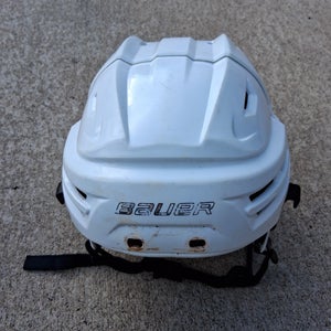 Medium White Bauer Re-Akt hockey Helmet (Used)