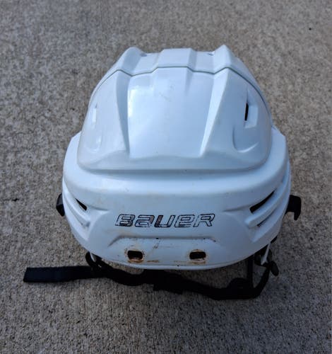 Medium White Bauer Re-Akt hockey Helmet (Used)